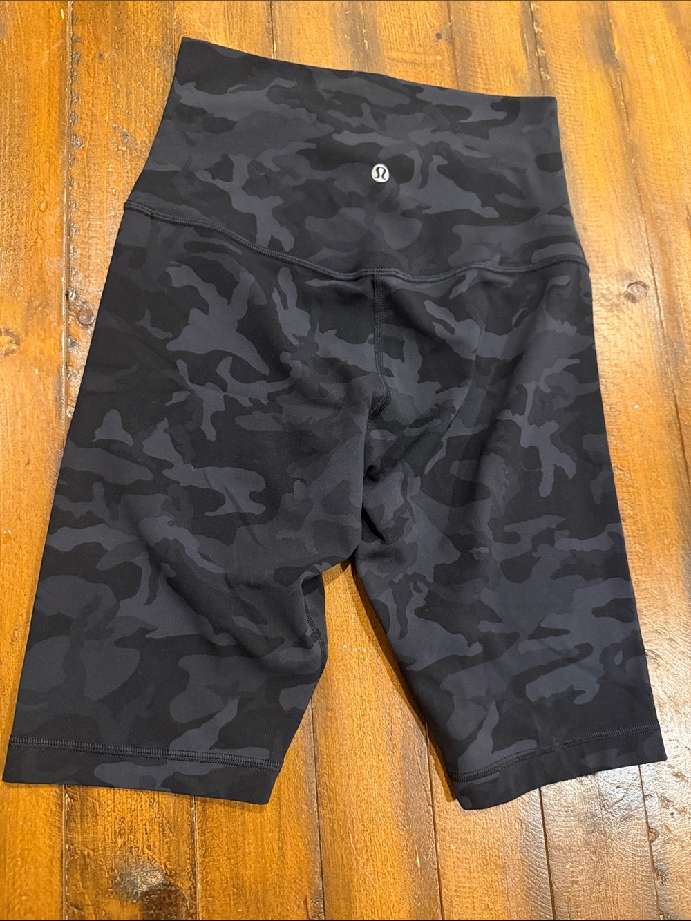 lululemon athletica women's Black Camo Mid-Length Performance Shorts